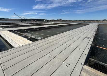 Fish farm using floating docks